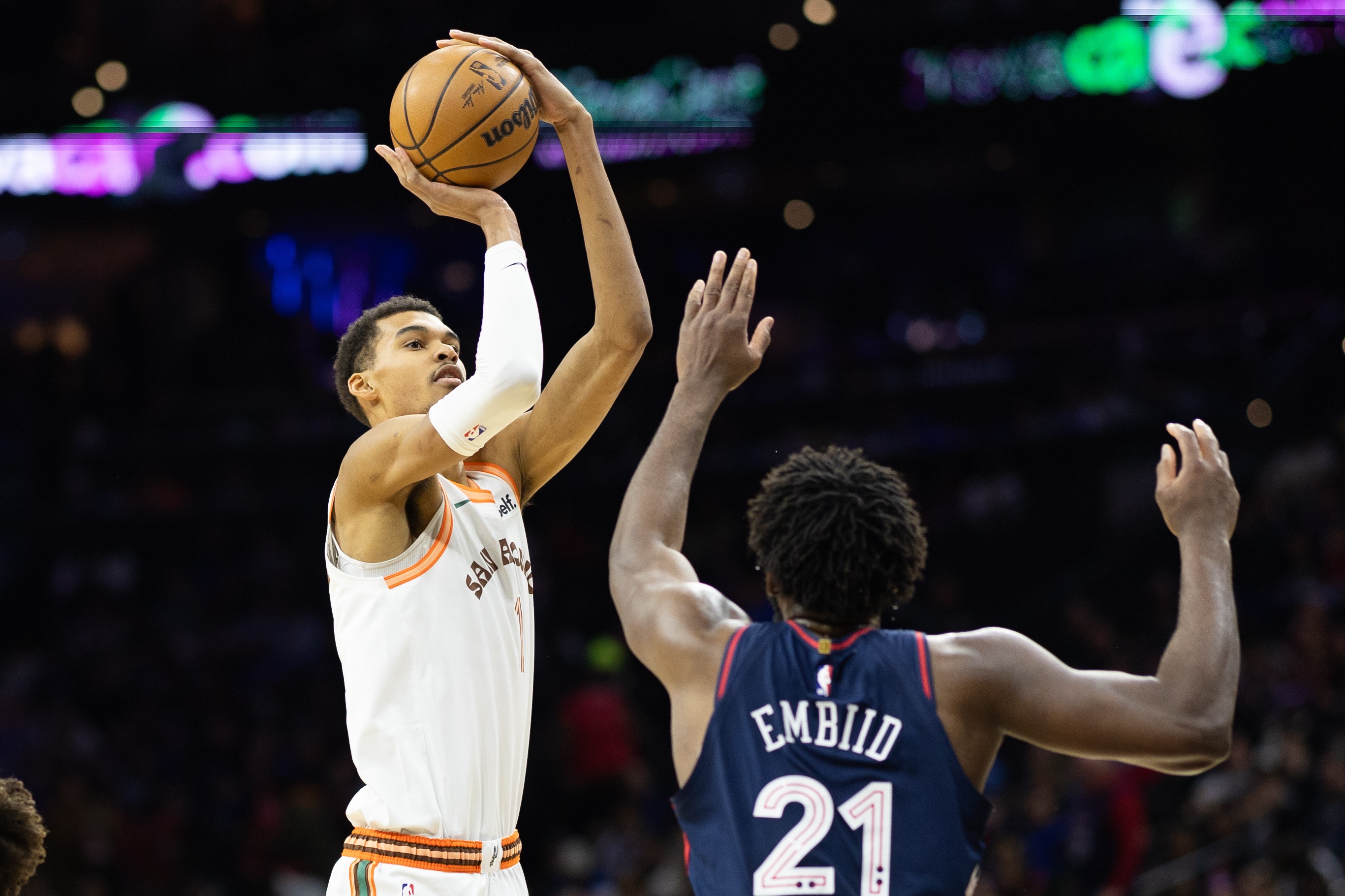 开云体育-巴图姆：恩比德说文班无法打破盖帽纪录 因没人敢在他面前投篮